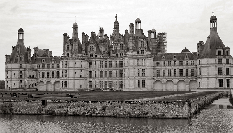 IMG_4421_.jpg - Chateau de Chambord (traitement HDR, puis N&B en mélangeur de couches)