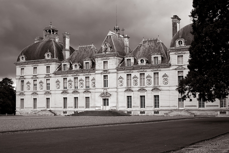 IMG_4577_NB.jpg - Chateau de Cheverny (traitement HDR, puis N&B en mélangeur de couches)