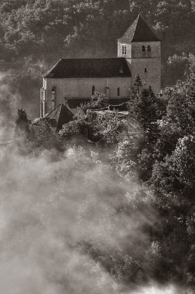 IMG_4314_5_6-DE-NB.jpg - St Cirq dans la brume de l'aube (traitement HDR)