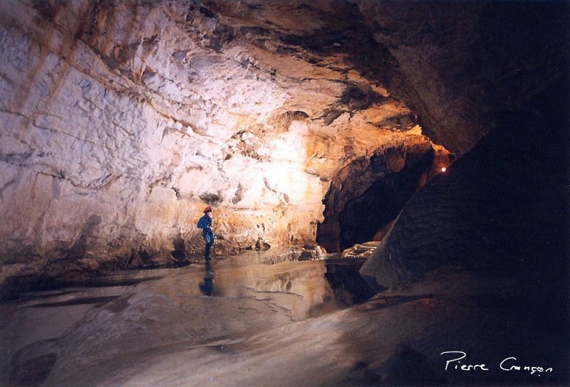 Gournier_deversoir_dessus_lac.jpg - Grotte de Gournier, Choranche (38)